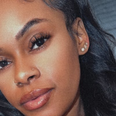 ArtCBabe's profile picture. 