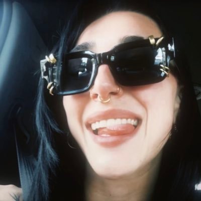 criminallyrhea's profile picture. ✧༺🖤༻✧