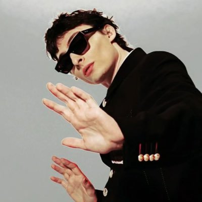 feaverdream's profile picture. madwheeler if they were one person.