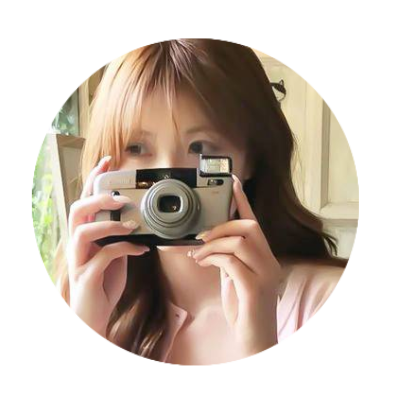 beautiouv's profile picture. A main character in an electric festivity, grounded by the rain.🌷