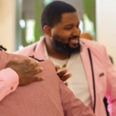 spknreal's profile picture. This a professional page I guess.