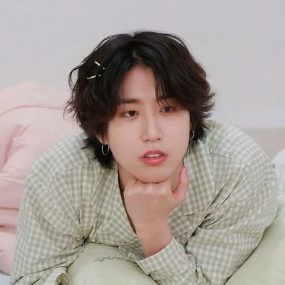 jisungwasred's profile picture. instaurare omnia in Christo! 

fan girl de muitas coisas ✨️