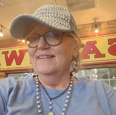 Charlottemmaga's profile picture. 