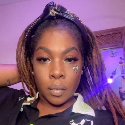 ParadigmPetunia's profile picture. Positive vibes connoisseur slash baker 🎂🧁