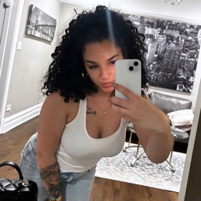 alexisskierra's profile picture. 