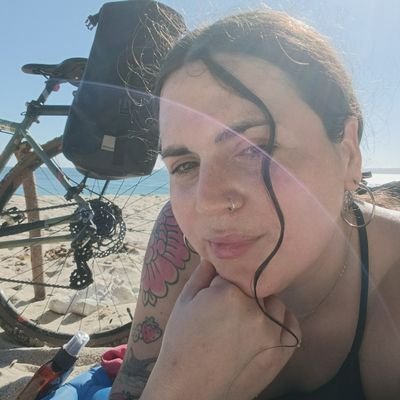 _conimpetu's profile picture. Llevo comida en el bolsillo
por si no pienso volver 

ccp, $hile📍