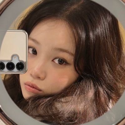 woodzceo's profile picture. ♡     𝇄 𝇃   scared of getting hurt, my closеd off heart was so blue.