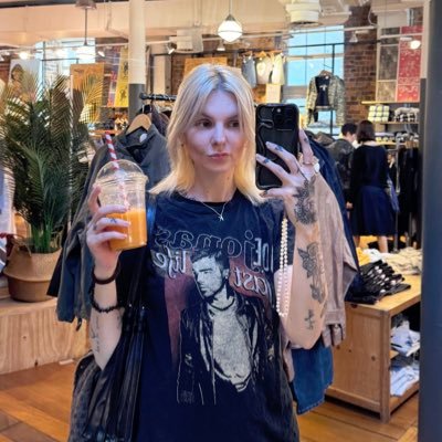 HeartbyKate's profile picture. Have courage and be kind 🤎 she/her • fastlife enthusiast • Solo Joe Jonas 🫶🏻