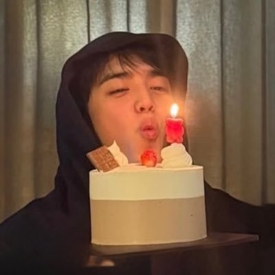 won1vers3_'s profile picture. in this diamond life forever; 13 | live laugh love twiceteen