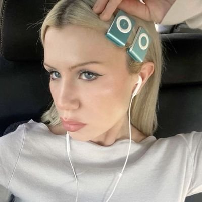 b1uestbutterf1y's profile picture. syrian problematic poppyseed 
poppy notice ×1                                                                 
alt @hasbilles