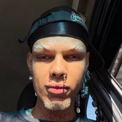 no meu mundo só existe a anitta, beyonce e doja cat
