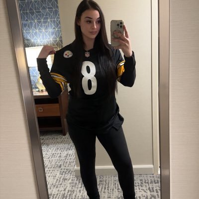 thirsTAY's profile picture. 30 • i like football sry bout it🧀💚💛