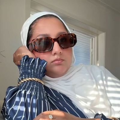 Aymanreads25's profile picture. 📚 Bookworm exploring X after TikTok adventures

TikTok reader turned Twitter explorer 🌟📖

From TikTok shelves to Twitter stories 📙