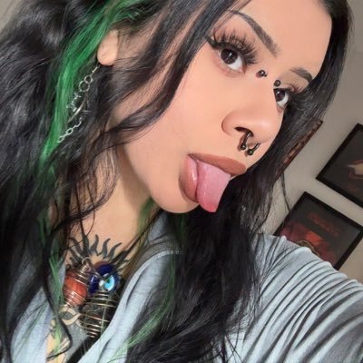 gruesomeee's profile picture. 26 ෆ // sag