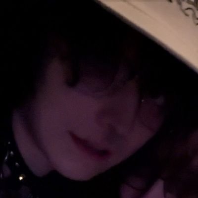 b3tthybear's profile picture. 21 | internet giraffe girl 🔞🏳️‍⚧️ this is my freak account | dm for customs !!! $bingglarp