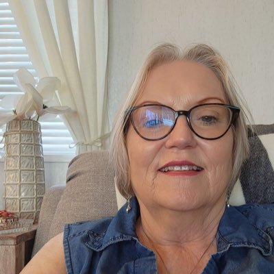 SarahWillimz's profile picture. just be nice