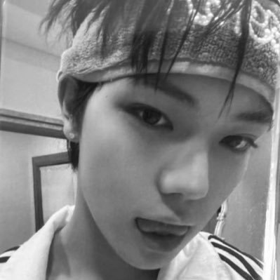 jwaehi's profile picture. 디에잇 생각할 때 제일 행복해 ‧₊˚ෆ