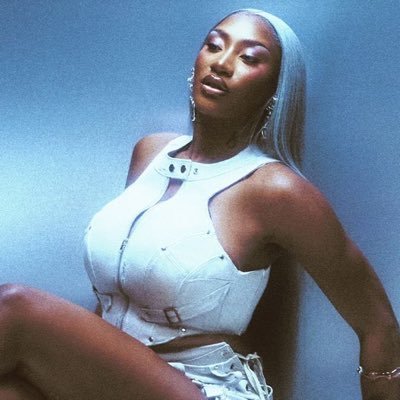 ayacharts's profile picture. Charts source of the queen of France aka Aya Nakamura