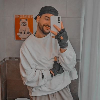 luchxta's profile picture. Soy una persona muy sencilla, me gustan los mimos y los estupefacientes | Psicología • UBA | Hospital de Clínicas ⚡