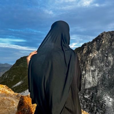 h_2213h's profile picture. الله أكبر