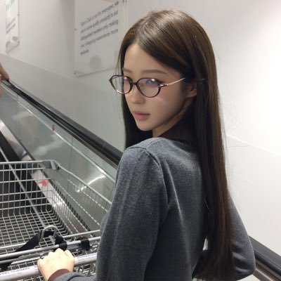 hemuqin521's profile picture. 海很好看 但船要靠岸。