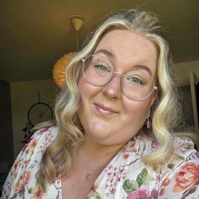 AmandaElizb9ee's profile picture. If you're in college, working a low-paying job, or struggling with bills, DM me now. Only loyal SBs should message me on telegram https://t.co/v4sNl0upLQ