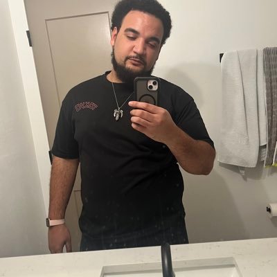 bearfeettt's profile picture. horny black vers bottom. 6’1, 280lbs, size 13 wide. Tampa 🌴 🤗