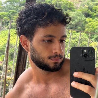 Bael_kun's profile picture. é uma zona; entre memes de baixa qualidade e humor duvidoso, eu falo muito de @anitta e @jaoromania