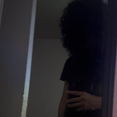 avgel1915's profile picture. dms open