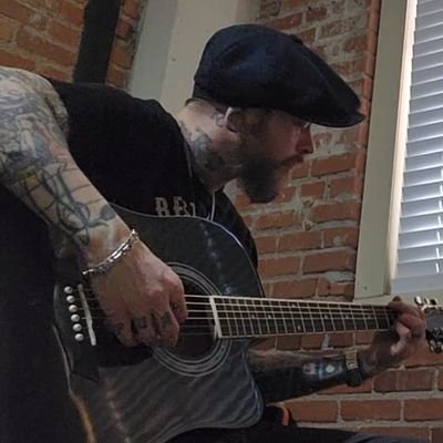 StitchCatalyst's profile picture. Vocalist/Guitarist for Gaslight Catalyst

@gaslightcatalys