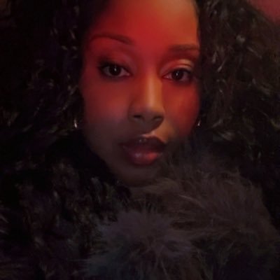 niknakz____'s profile picture. 👩🏾‍💻💄✈️🎓
