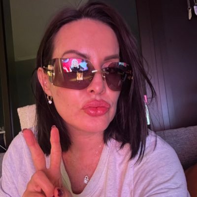 BubbleB_sol's profile picture. Whiskey | @worthlesspixels