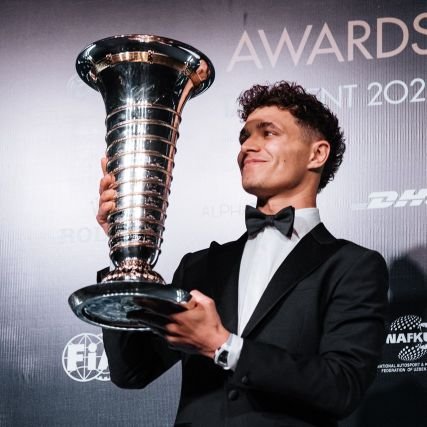 Sugimotobestboy's profile picture. 24 • AR59 | lean golden kamuy

LN 1🤍OP81 JD 2💛 EL 20🧡
𝓛𝓪𝓷𝓭𝓸