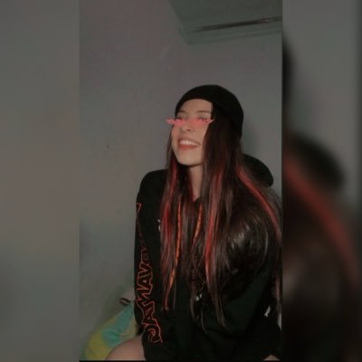 ginnaalejandra0's profile picture. 🌹 Me gustaría vivir en una ciudad costera, para cuando me ataque el existencialismo sentarme frente al mar y recordar que en la vida nada es tan inmenso. 🌊