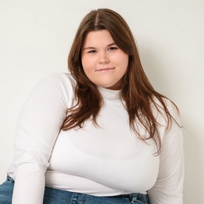 bestie_emmie's profile picture. 26 ✨ queer & neurodivergent ✨ frequent convention-goer ✨ modeling | @tinakinirymgmt