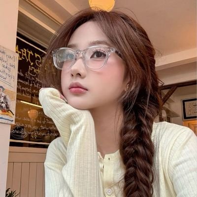 ajsisten's profile picture. 🌼 sometimes soft, sometimes strong — always herself ₊˚₊✧ floating with purpose ˳˚