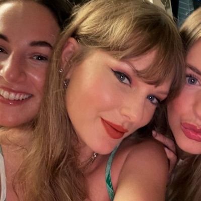 katwfvr's profile picture. eu i bts assitindo b99