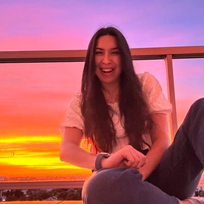 moratmidnights's profile picture. The life of a fangirl 💖