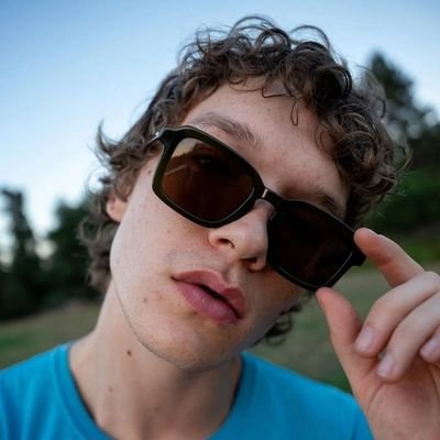 sumaru_hatsune's profile picture. • Army • Dear • Ari • Evol • Pablista por siempreeeee                              
Let me be your honey ✨
BL Lover 😌💖🏒 HUDCON