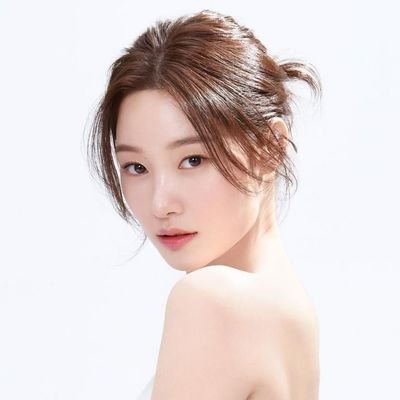 ChateauCharm's profile picture. HP!OC. Elegance in simplicity, She is Eloise Annette Ross.