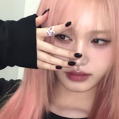 etoilecaline's profile picture. I live in a pink world. 🎀