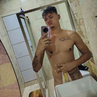 zoynando's profile picture. 🩺 Médico en Formación (6/6) | Sanando el cuerpo y el alma.
🎬 Actor & Modelo | El arte de contar historias.
💆‍♂️ Masoterapeuta | Bienestar en cada toque.