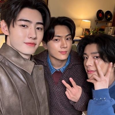 enhapenjin's profile picture. ✧˖*°࿐✧･: 歩き出そう 君と二人で繋ぎ続ける 僕たちの hyphen結ばれた縁 途切れることない ♫‧͙⁺˚*･༓☾.ೃ࿐