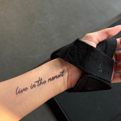 onlysu__'s profile picture. Mornings| gymgirl | reader