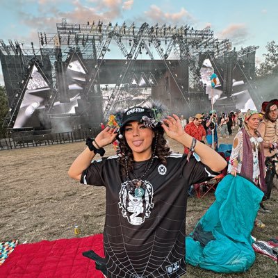 WobblyKals's profile picture. •𝟚𝟡 ♋️☀️ ♍️🌙 ♍️⬆️ •𝒜𝒹𝓋𝑒𝓃𝓉𝓊𝓇𝑜𝓊𝓈 𝓈𝑜𝓊𝓁 🏔🌊  •𝐹𝓁𝑜𝓌 𝒜𝓇𝓉𝒾𝓈𝓉𝓈 🌈⭕️🪐  •🧠🌱 •💤💀 •𝒮𝒽𝑜𝓌 𝓁𝑜𝓋𝑒, 𝓈𝓅𝓇𝑒𝒶𝒹 𝓁𝑜𝓋𝑒🩷💛🩵 ▵⟁▵