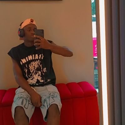 uyujemenna81632's profile picture. I FOLLOW BACK. if you ever come across this page, just hit the follow button. thank you