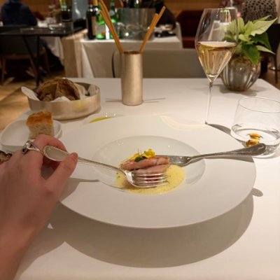 Mia467182185338's profile picture. Afternoon tea is her ritual. She prefers the combination of rare Pu'er tea and handcrafted white porcelain, savoring the mellow flavor of slow fermentation amid