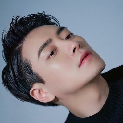 peach_f1rm's profile picture. 세상엔 잘생긴 아저씨들이 너무 많아/고3임미다