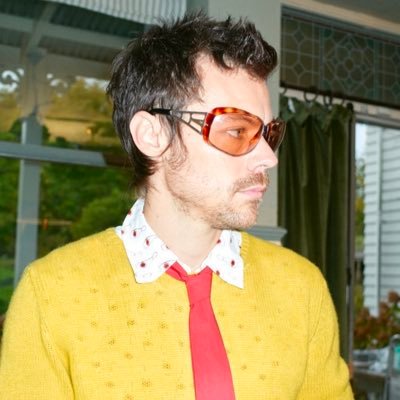 malouieeee's profile picture. falo merda, choro minhas pitanga aqui e acompanho muuuuita coisa