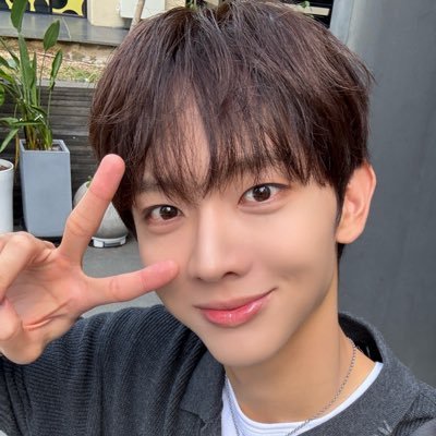 starlighteon's profile picture. 7VNNE